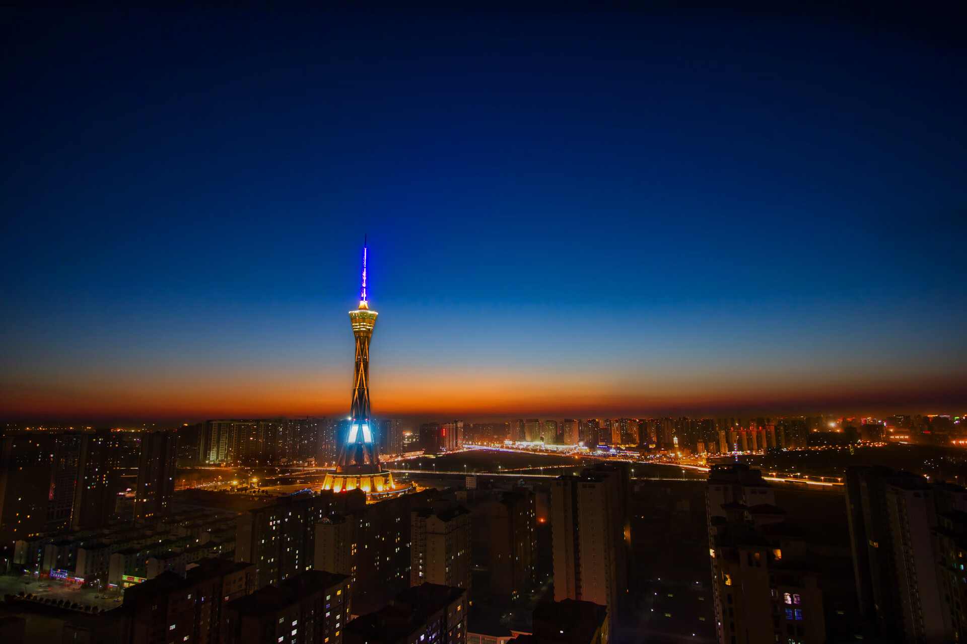 胡贝特·科斯稳扎稳打掌控比赛节奏,胡安贝内特简介